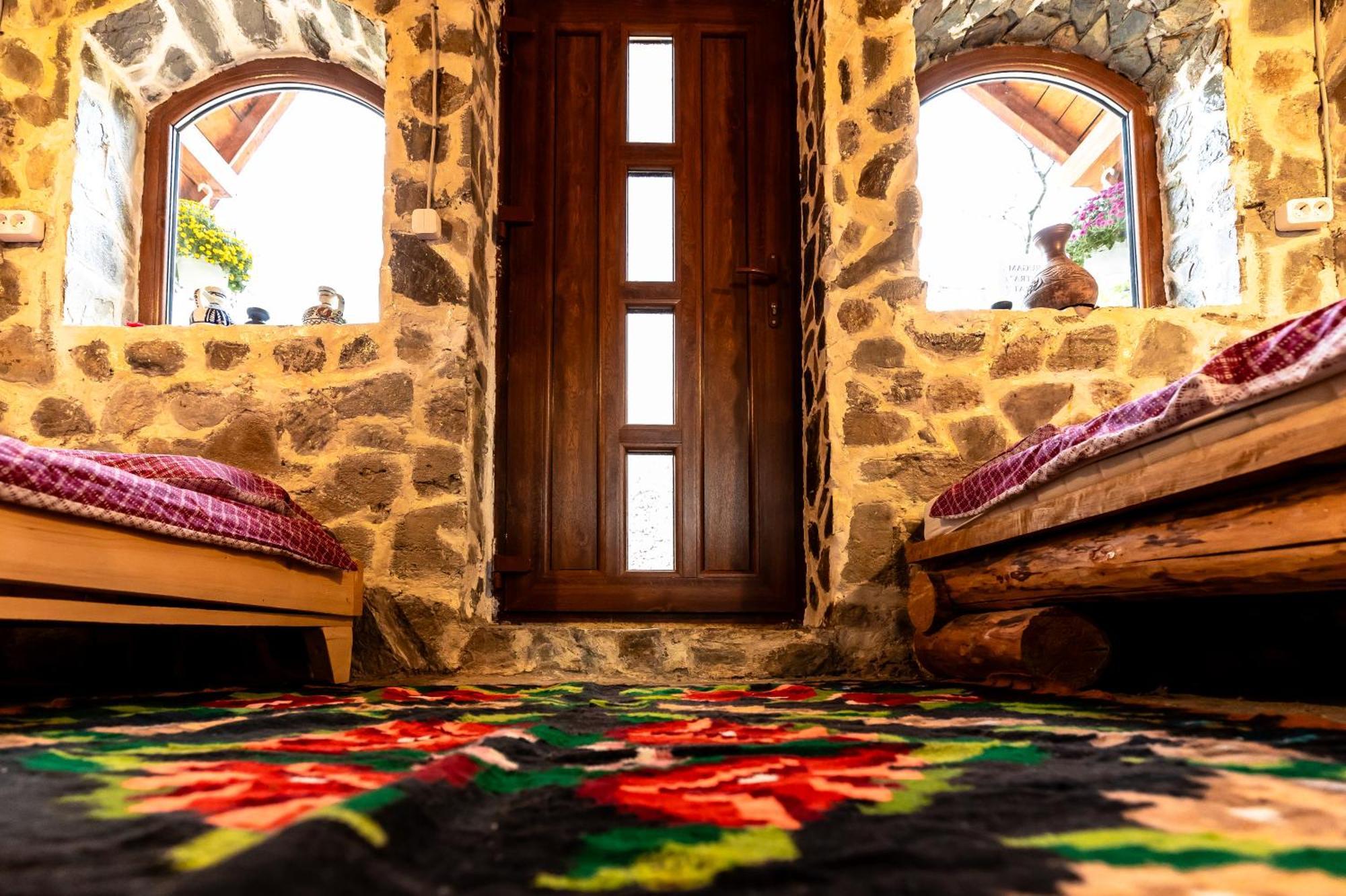 فيلا Catunu' Lui Emil Carbunesti المظهر الخارجي الصورة